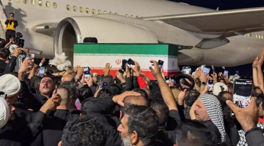 Cuerpo de Ali Jamenei, líder supremo de Irán, llega a Nayaf para ceremonias fúnebres