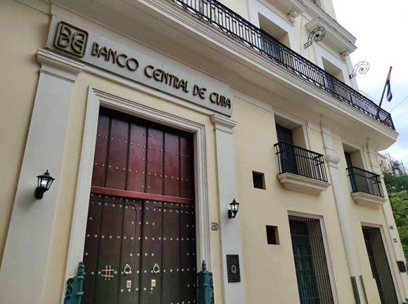 Cuba propone reformas bancarias, tributarias y de precios para dinamizar su economía