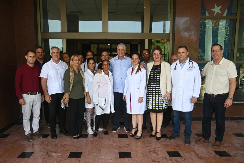 Díaz-Canel destaca heroísmo de trabajadores cubanos de la salud