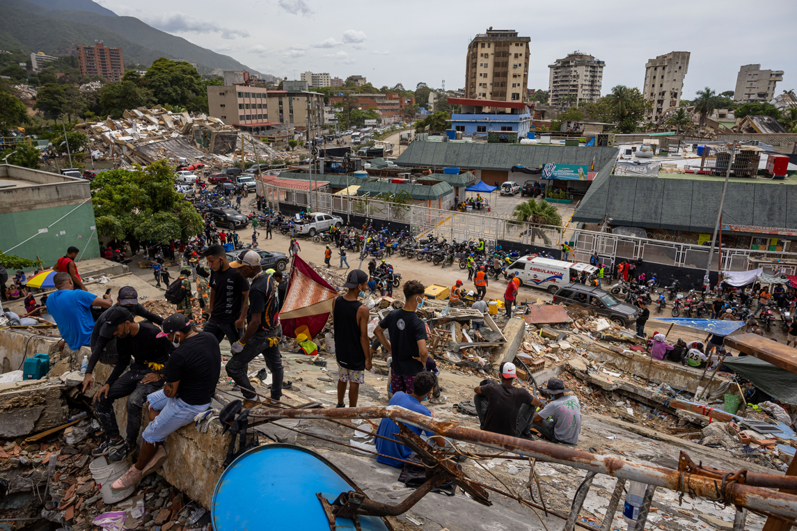 Venezuela eleva a casi dos mil la cifra de fallecidos por terremotos