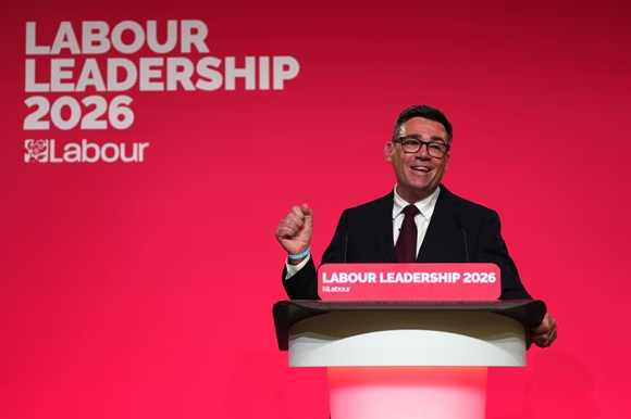 Andy Burnham asume liderazgo laborista y se perfila como próximo primer ministro británico