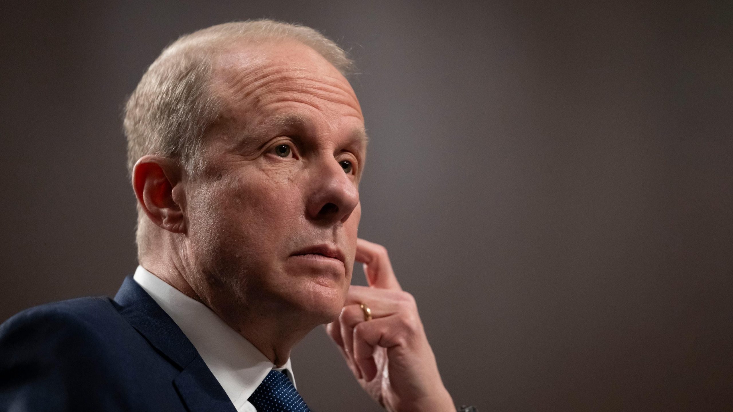 Epstein: Archivos revelan lazos financieros con subsecretario de Defensa de EEUU