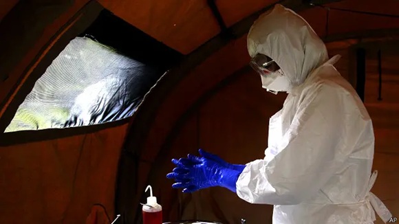 Cuba envía ayuda médica al Congo para combatir el brote de Ébola