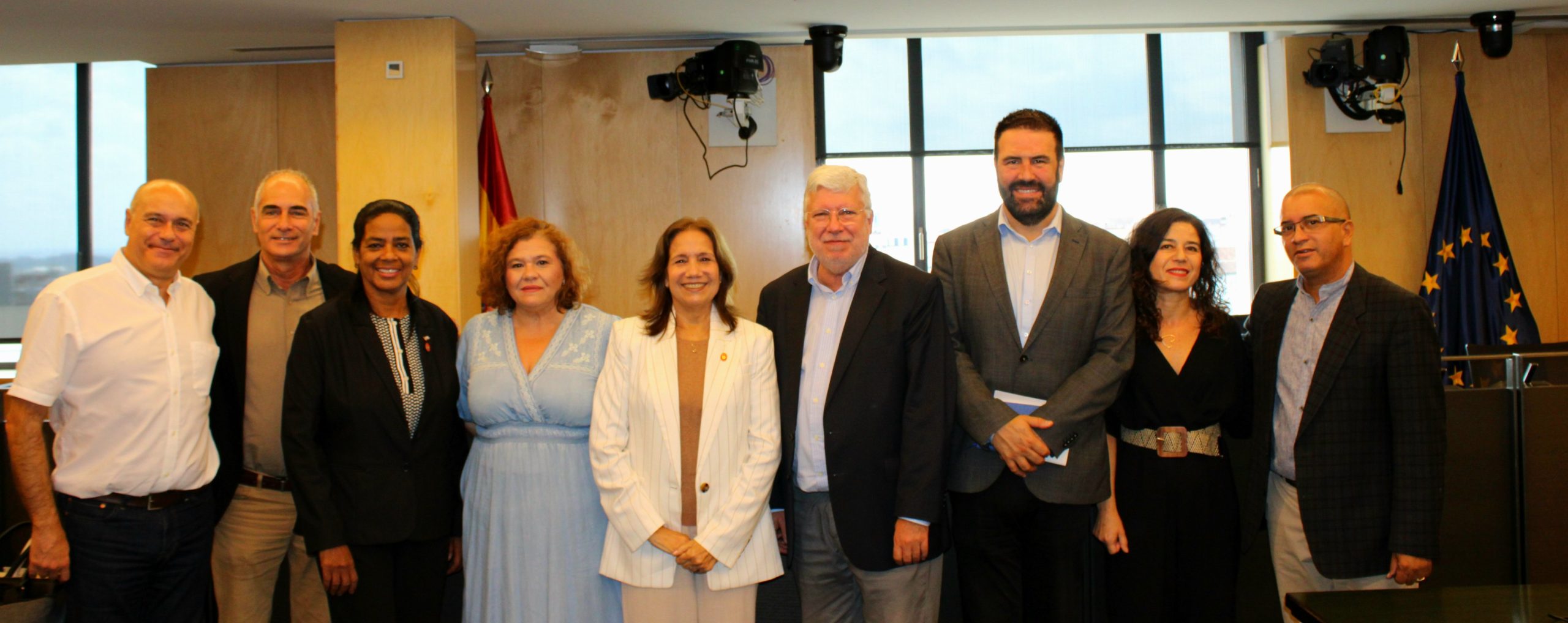 Vicepresidenta de la Asamblea Nacional de Cuba se reúne con grupos parlamentarios