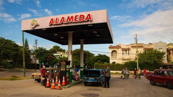 Cuba ajustará precios de combustibles en divisas según costos reales desde el 15 de mayo