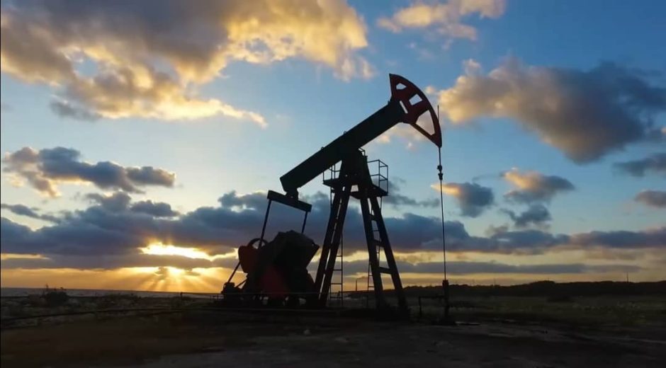 Petróleo alcanza máximo en 3 semanas