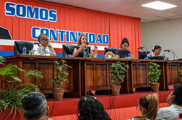 Ministra de Educación de Cuba inspecciona preparativos para curso escolar 2026-2027 en
