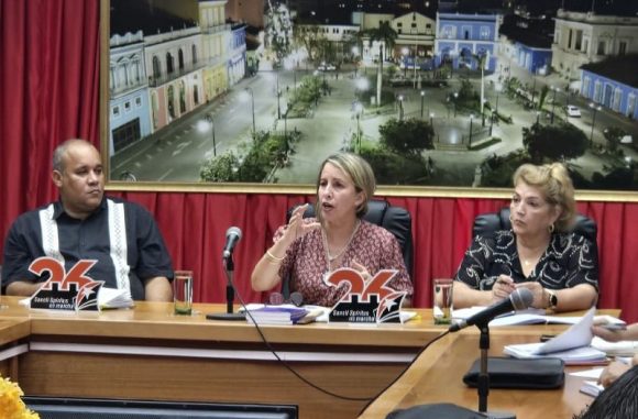 Cuba: Ministra de Educación prioriza cobertura docente en Sancti Spíritus para el curso