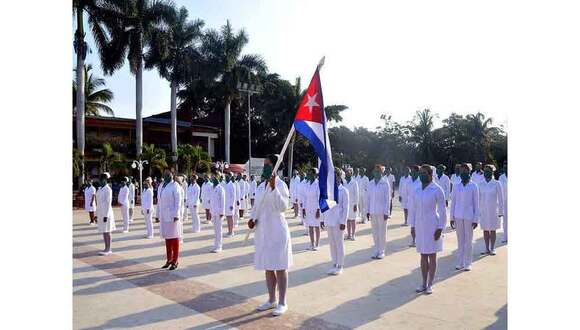 Enfermeros de Cuba: héroes de la salud