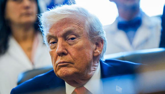 Trump prorroga alto el fuego con Irán pero mantiene bloqueo naval