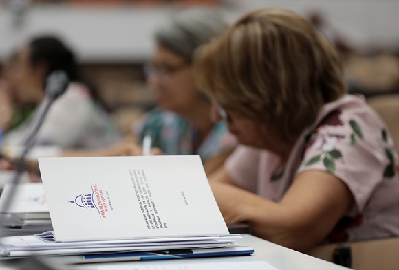 Cuba: Asamblea Nacional deroga ley que reducía mandato de delegados municipales