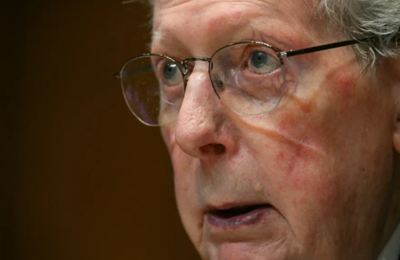 Mitch McConnell revela causa de ausencia