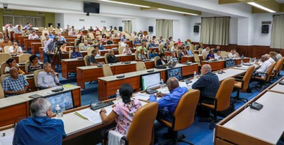 Cuba impulsa transformaciones económicas y sociales con 155 normas implementadas