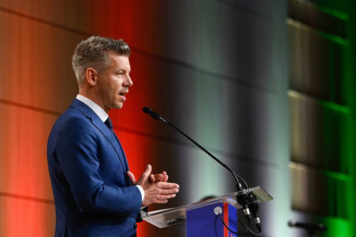 Peter Magyar promete una Hungría 'europea y humana' tras victoria electoral