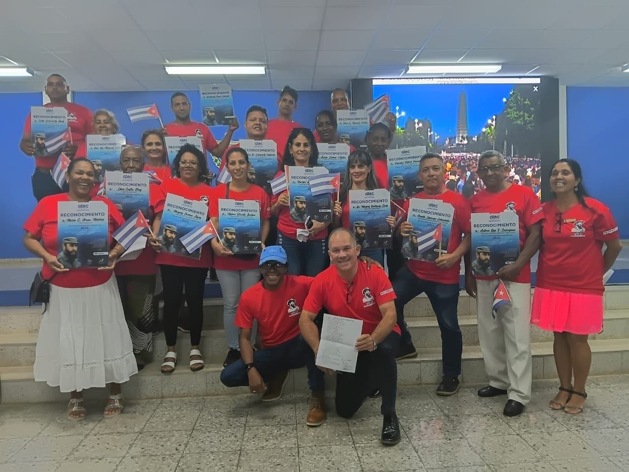 Empresa Camilo Cienfuegos recibe Bandera