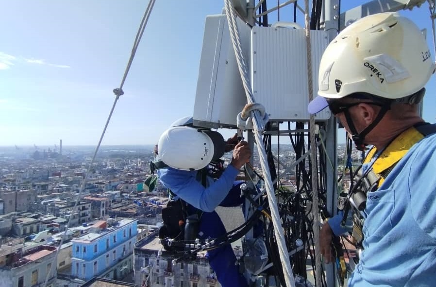 ETECSA reorganiza inversiones ante crisis eléctrica en Cuba