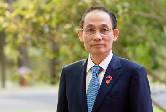 Canciller de Vietnam visita Cuba