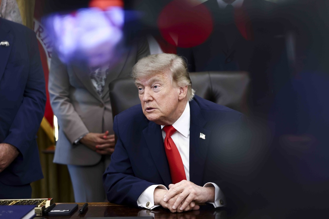 Trump critica a Irán por anuncio de acuerdo nuclear cercano