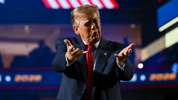 Trump expresa cansancio de la política en convención republicana de 2026