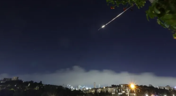 Irán lanza ataques contra EE.UU. e Israel