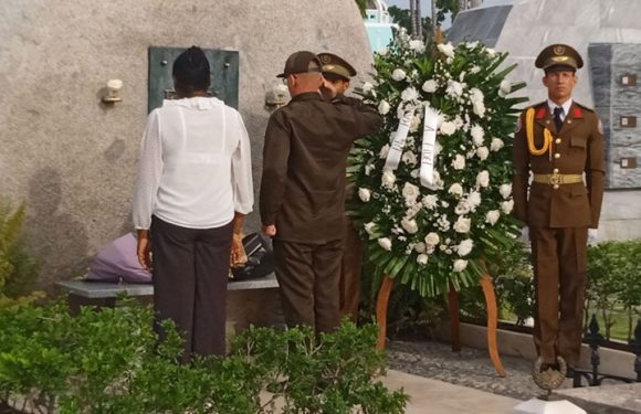 Cuba conmemora centenario de Fidel Castro con homenaje en Santa Ifigenia