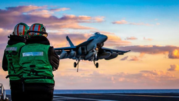 Jefe de Marina de EE.UU. confirma daños en base naval en Baréin tras ataques iraníes