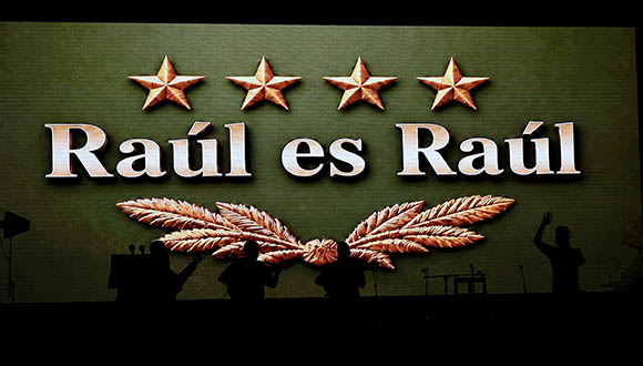 Cubanos defienden a Raúl Castro