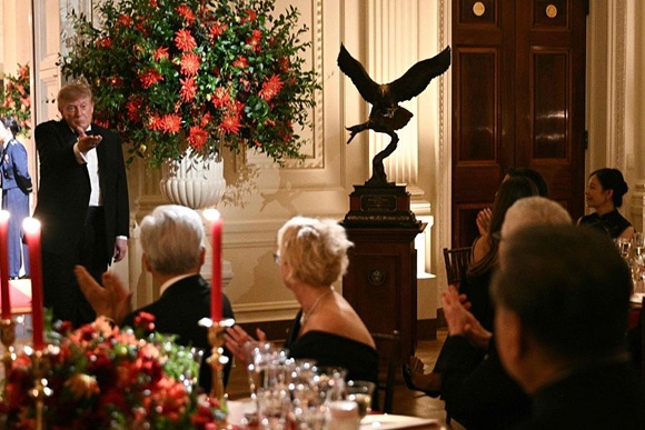 Casa Blanca ignora orden judicial y veta a medios en cena de Estado con Xi Jinping