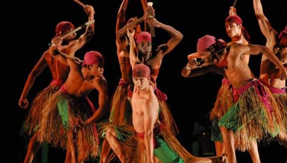 Ballet Nacional de Cuba felicita al Conjunto Folklórico