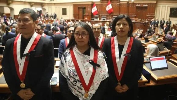 Parlamentarios rechazan a Fujimori