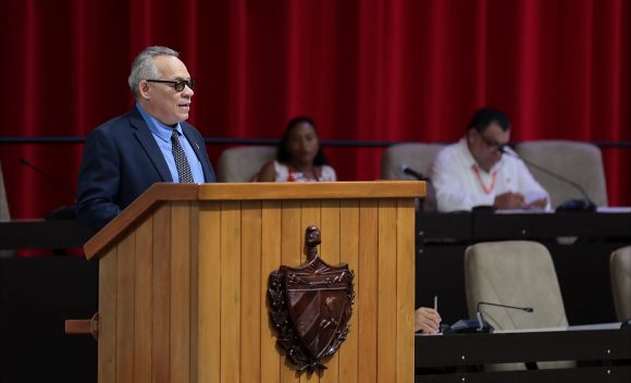 Cuba aprueba nuevo Código de Trabajo adaptado a transformaciones económicas y sociales