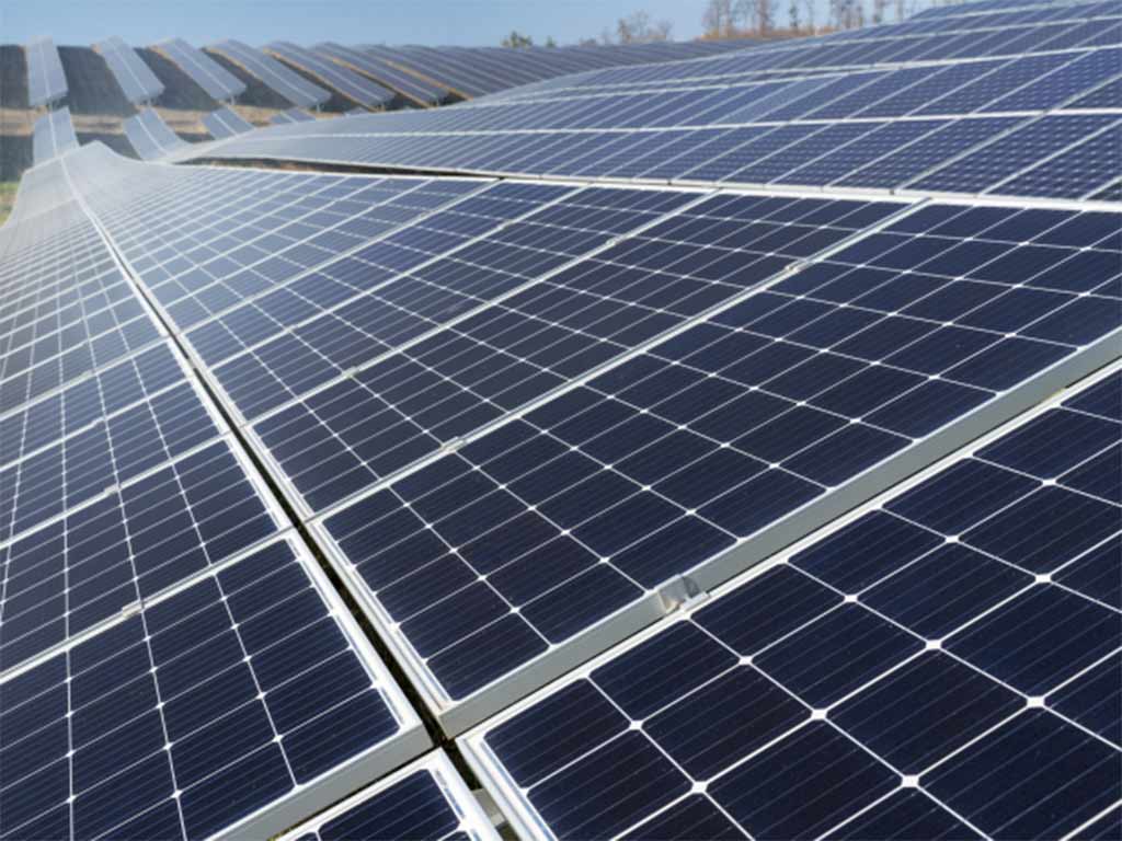 Cuba instala 300 sistemas solares