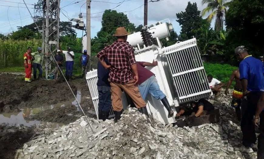 Robo de aceite dieléctrico