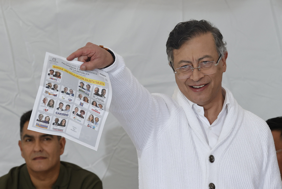 Colombia confirma segunda vuelta presidencial entre Petro y Hernández