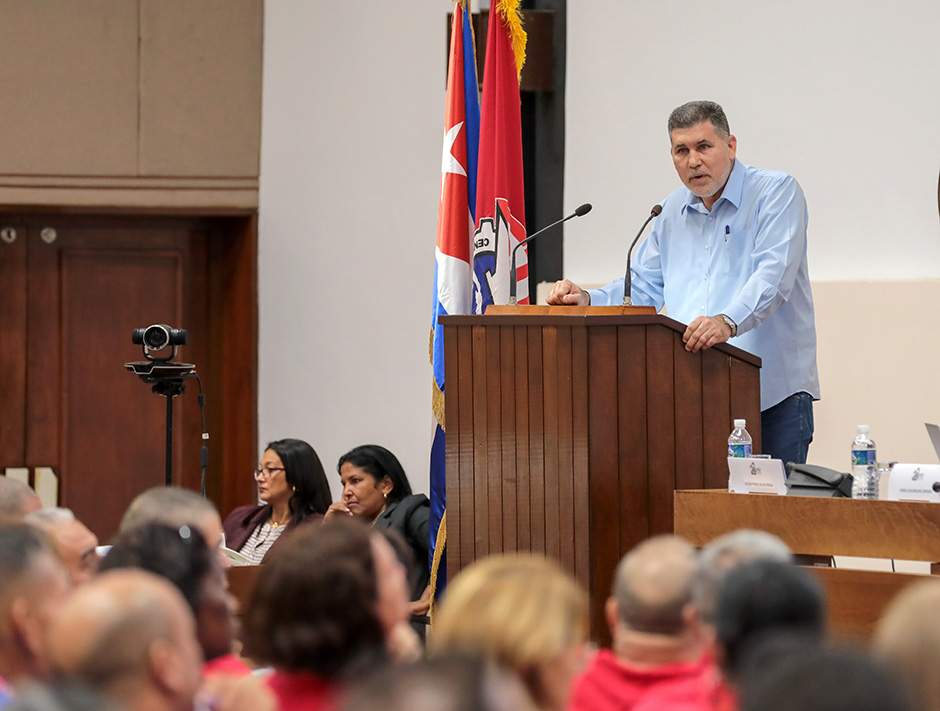 Oscar Pérez-Oliva presenta en el Congreso de la CTC el Programa Económico y Social de