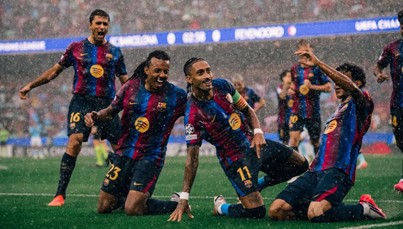 Raphinha lidera la goleada del FC Barcelona 5-1 ante Feyenoord en Champions