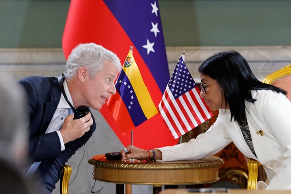 Venezuela firma acuerdos energéticos con EE.UU. y petroleras