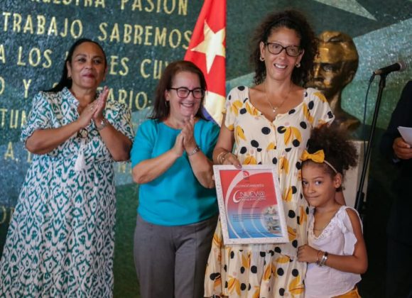 Cuba rinde homenaje a los profesionales de la Radio en su 104 aniversario