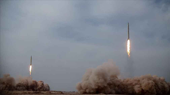 Irán afirma destruir infraestructura de EE.UU.