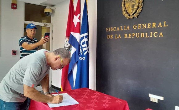 Fiscalía General de Cuba se une a la campaña 'Mi firma por la Patria'