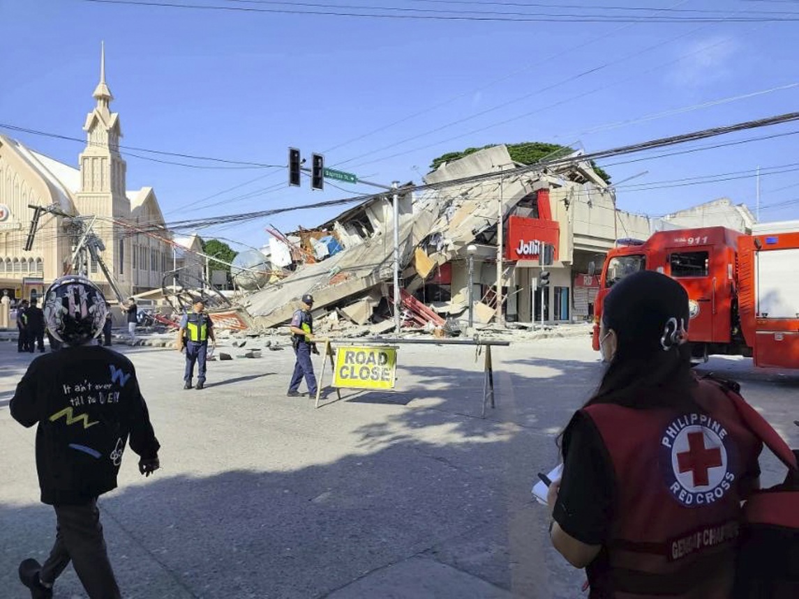 Filipinas: Aumenta cifra de víctimas tras terremoto de magnitud 7,8