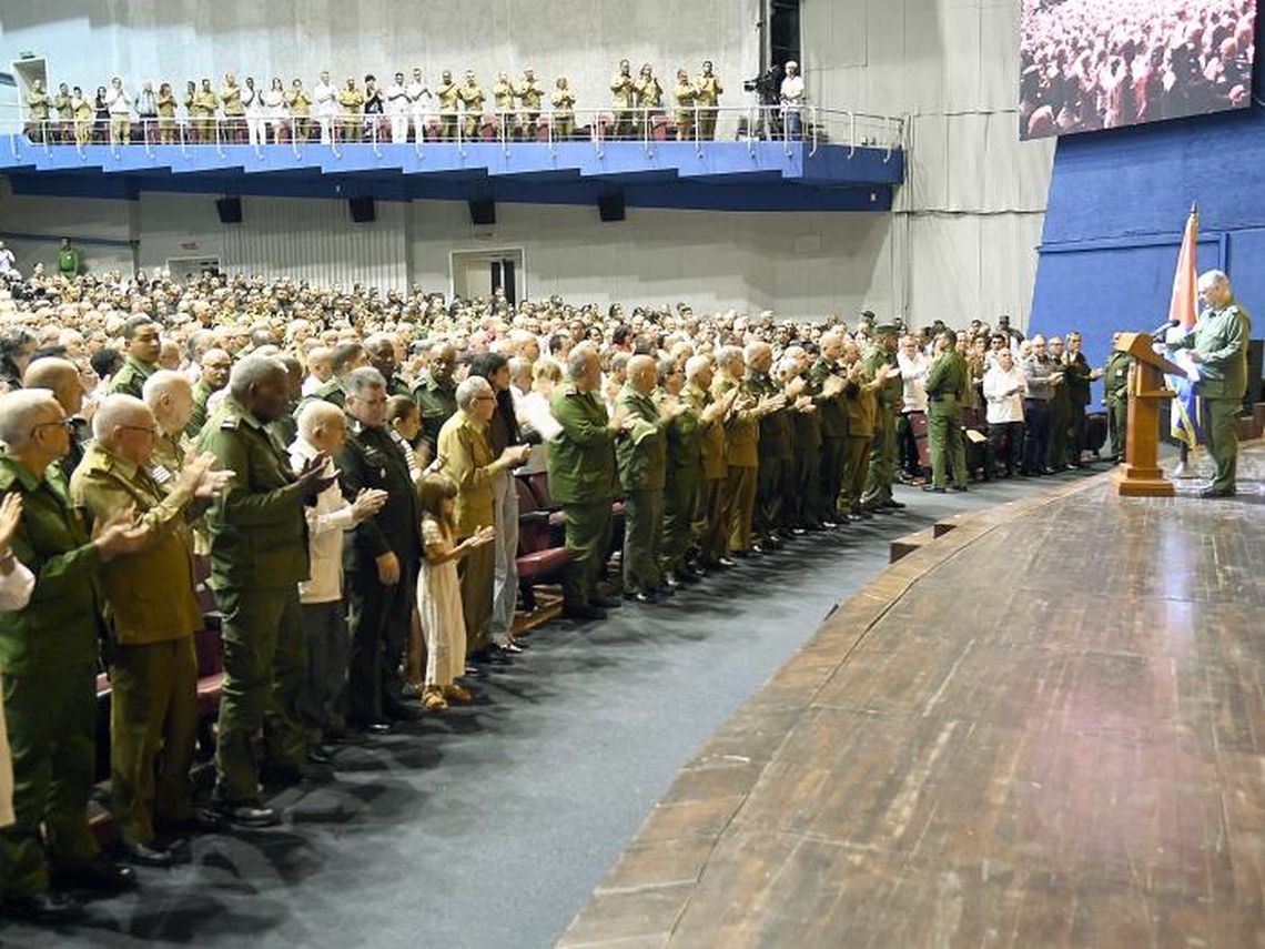 Raúl Castro reaparece en público