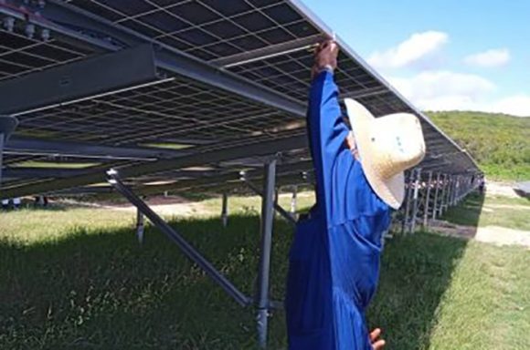 Parque solar en Granma