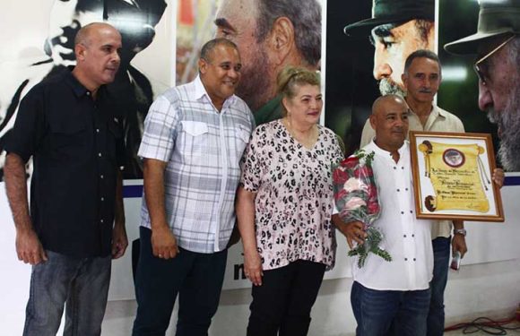 Oscar Alfonso Sosa recibe Premio Provincial Tomás Álvarez de los Ríos por su trayectoria