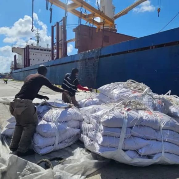 Cuba recibe 15 mil toneladas de arroz donadas por China