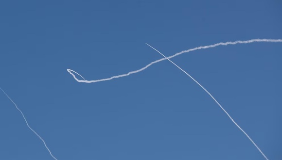 Restos de misil iraní causan fuga química en planta del sur de Israel