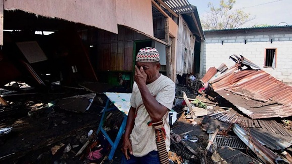 Terremoto en Indonesia deja 53 muertos y miles de desplazados