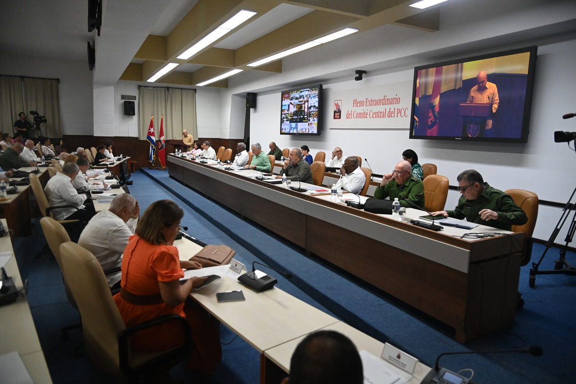 Cuba aprueba reformas económicas