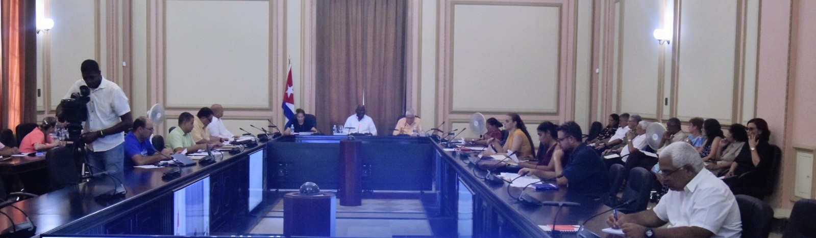 Cuba aprueba decretos leyes para reformar sistema empresarial y cooperativas agropecuarias