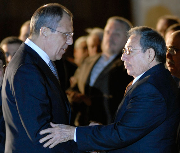 Rusia respalda a Raúl Castro y condena presión de EE.UU. sobre Cuba